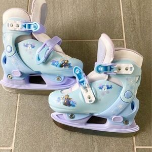 FROZEN Kids Skates in Euc